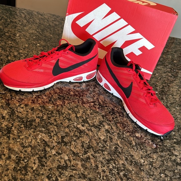 Nike air max 693325-601 Red and Black Sneakers EUC 11 - Picture 6 of 16